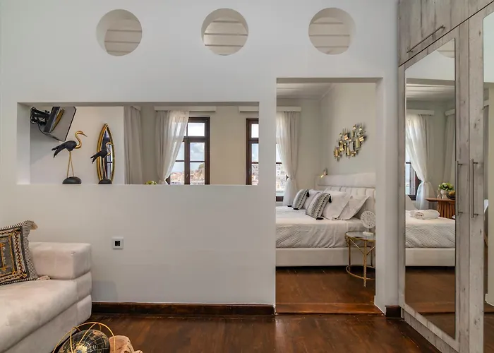 Apartment Dreams On Port