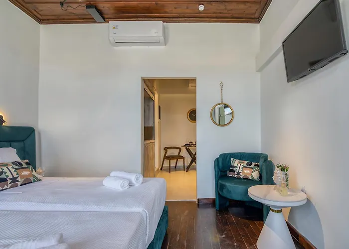 Apartment Dreams On Port